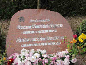 (197 KB)
 
(Click on Picture to View Full Size)